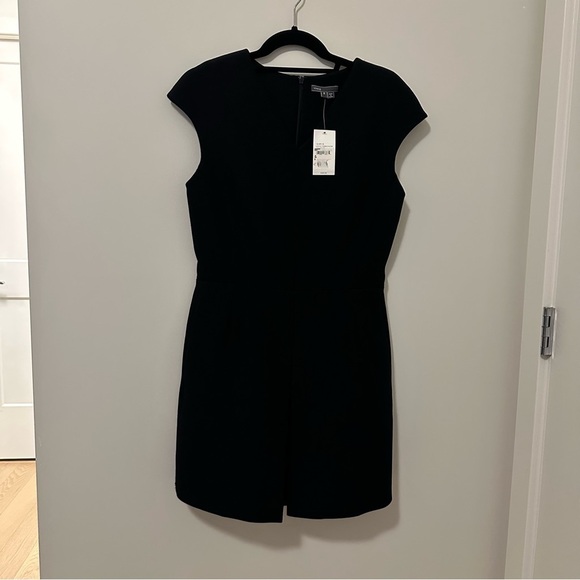 NWT Vince black cap sleeve v-neck inverted pleat dress, size 6 - Picture 4 of 8